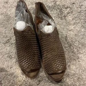 Qupid Heeled Ankle Boots